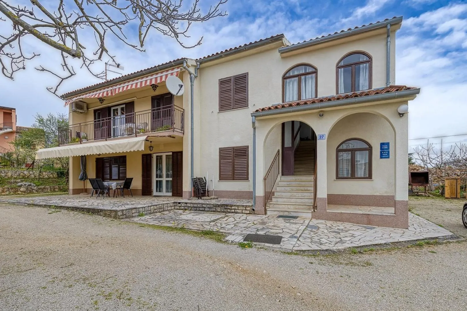 Apartman Mirela contacts